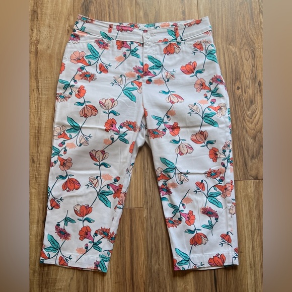 St.John’s Bay Women’s Capri - Picture 1 of 10